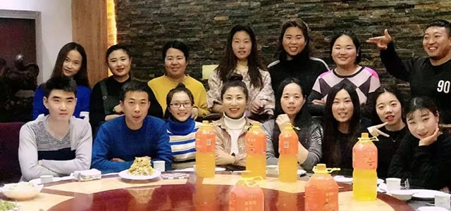 艾易大家庭，共度周末歡樂時光！